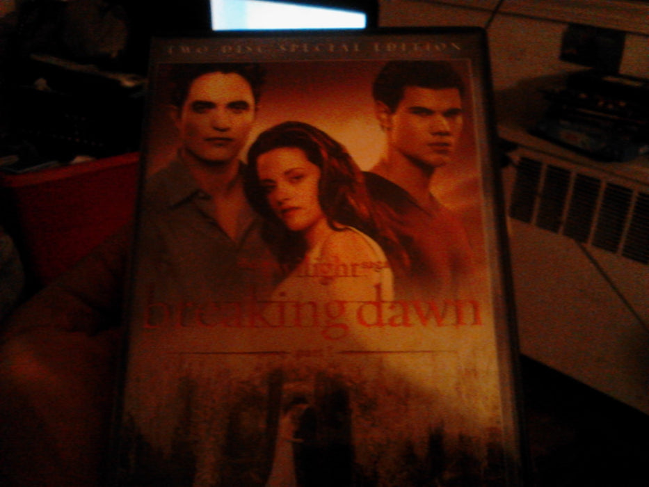 The Twilight Saga: Breaking Dawn - Part 1 (Two-Disc Special Edition) DVD - movie cover art